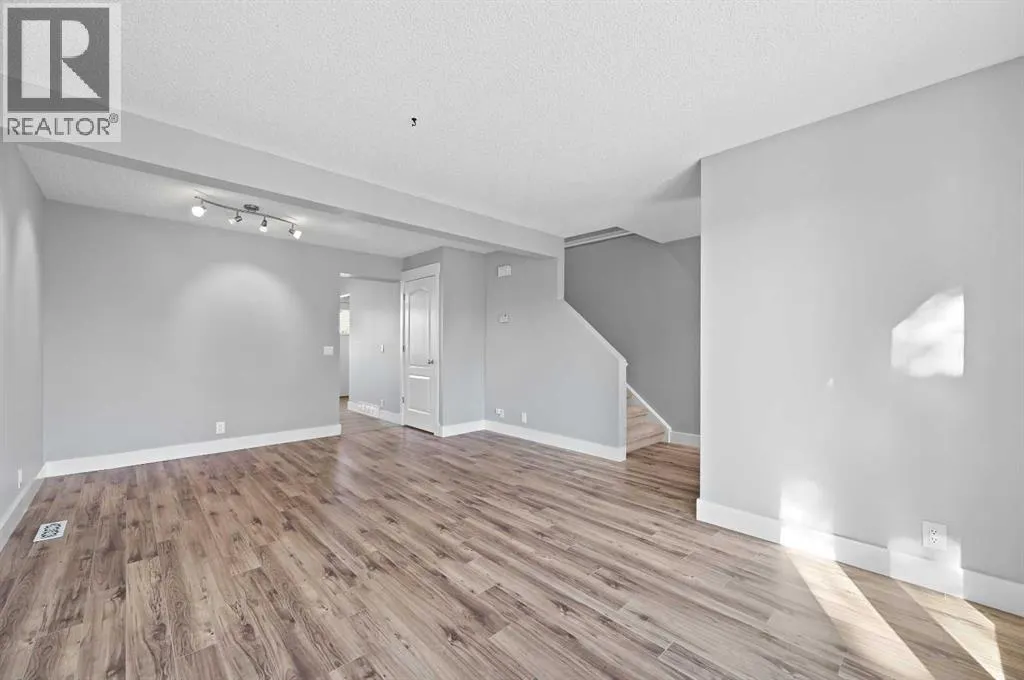 128 Castlegreen Close NE
