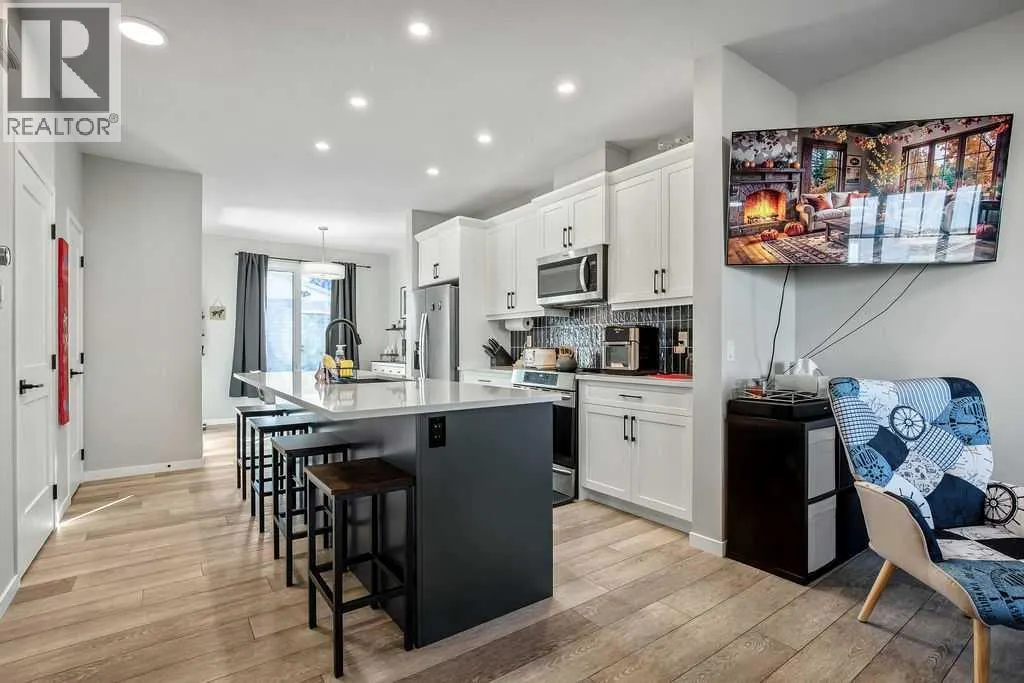 325 Ellen Park