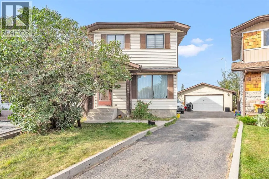 232 Abadan Place NE