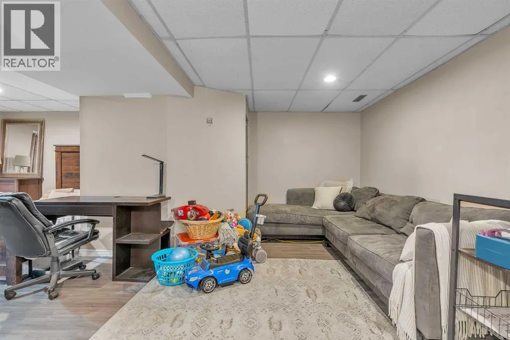 232 Abadan Place NE
