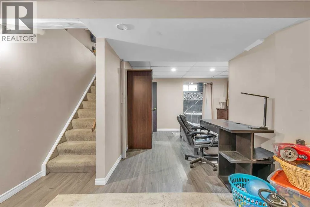 232 Abadan Place NE