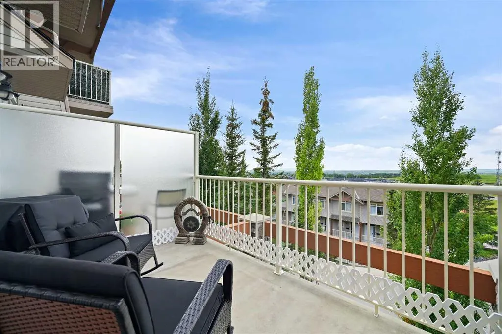 13, 108 Rockyledge View NW