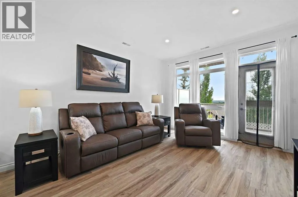 13, 108 Rockyledge View NW