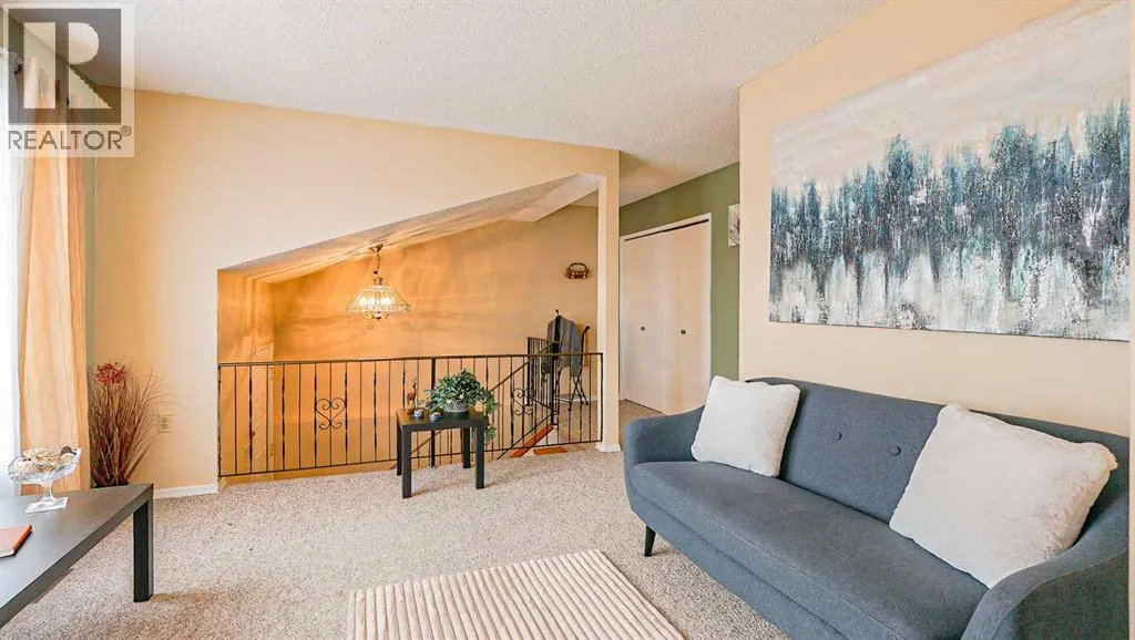 90 Simpson Crescent SE