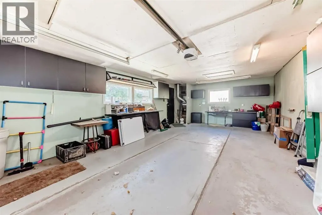 1942 Cottonwood Crescent SE