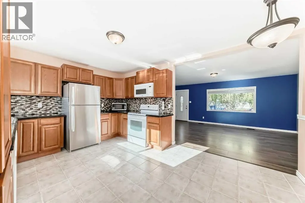 1942 Cottonwood Crescent SE