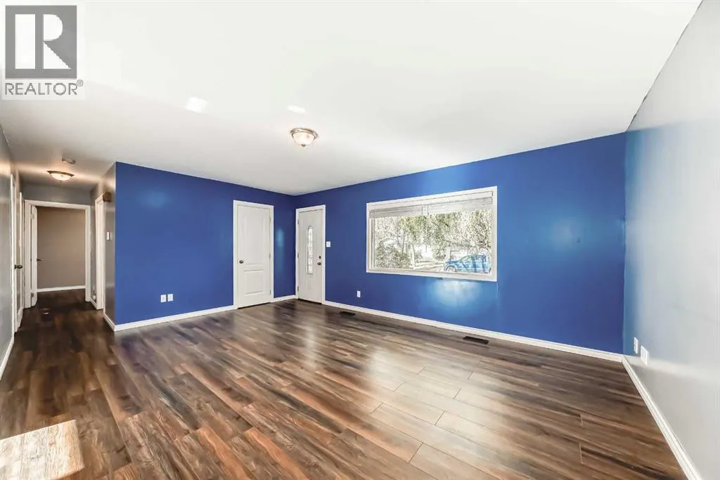 1942 Cottonwood Crescent SE