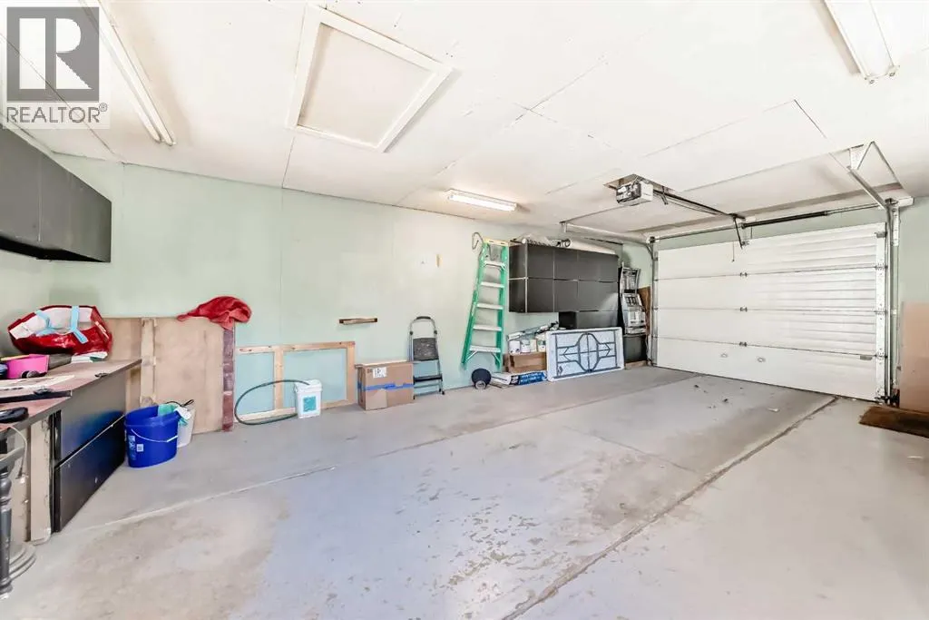 1942 Cottonwood Crescent SE