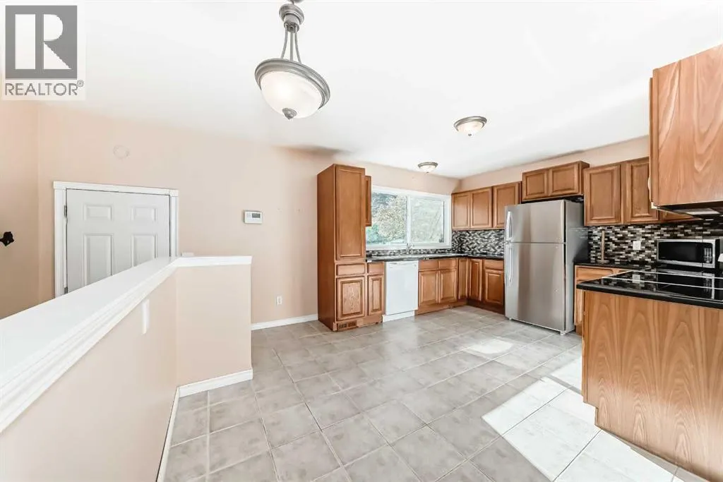 1942 Cottonwood Crescent SE
