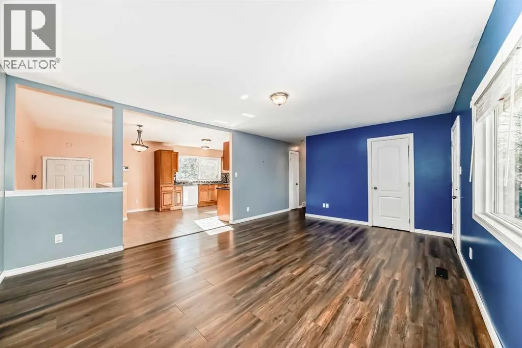 1942 Cottonwood Crescent SE