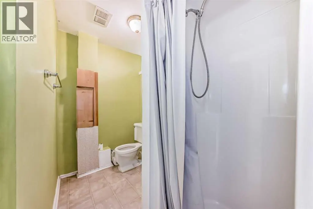 1942 Cottonwood Crescent SE