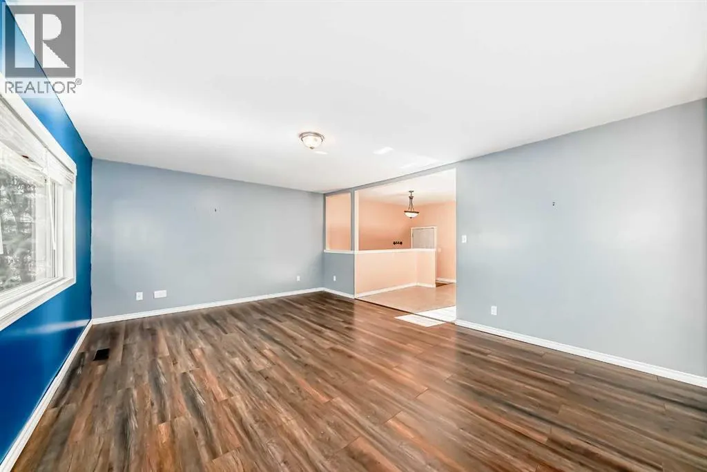 1942 Cottonwood Crescent SE