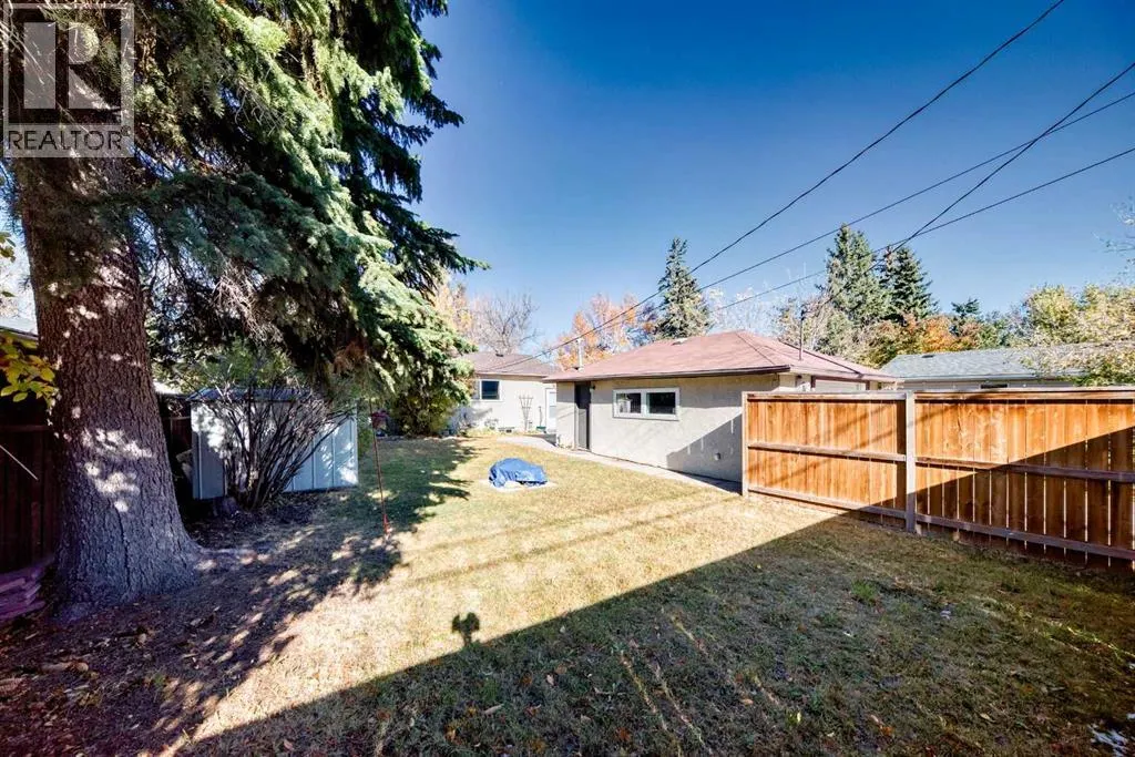 1942 Cottonwood Crescent SE