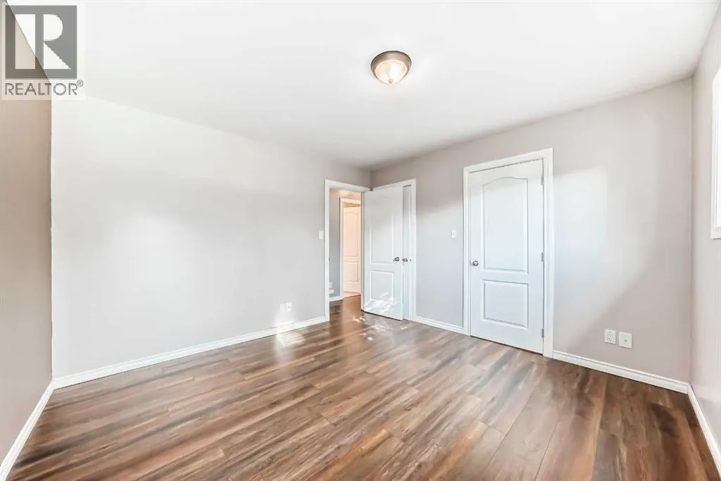 1942 Cottonwood Crescent SE