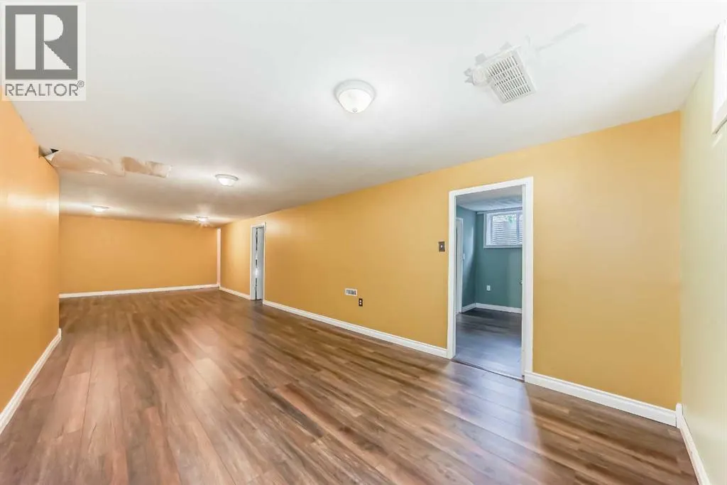 1942 Cottonwood Crescent SE