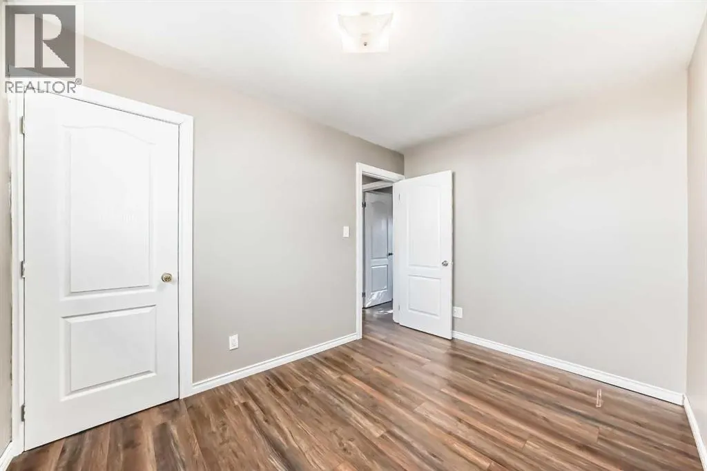 1942 Cottonwood Crescent SE