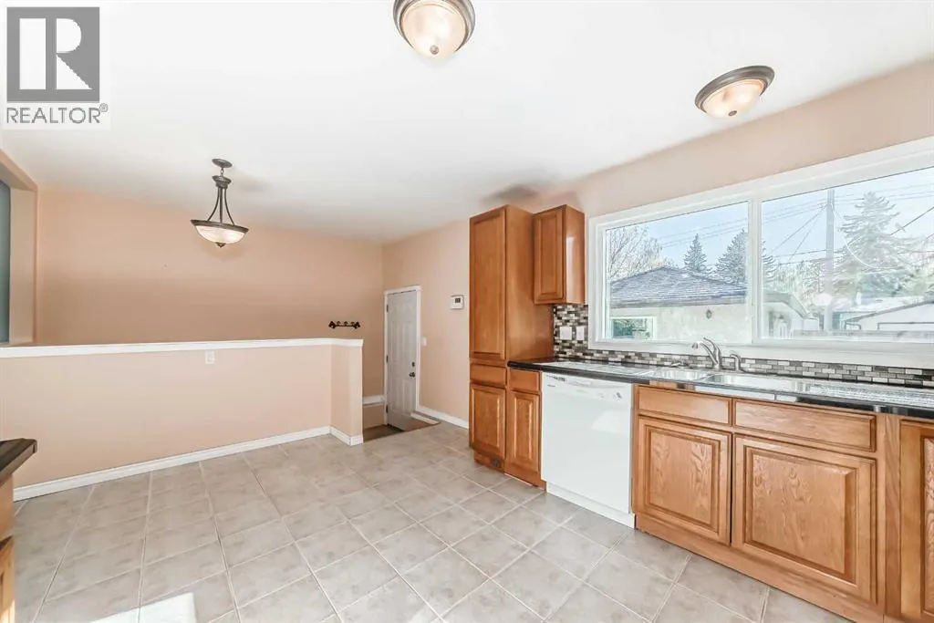 1942 Cottonwood Crescent SE
