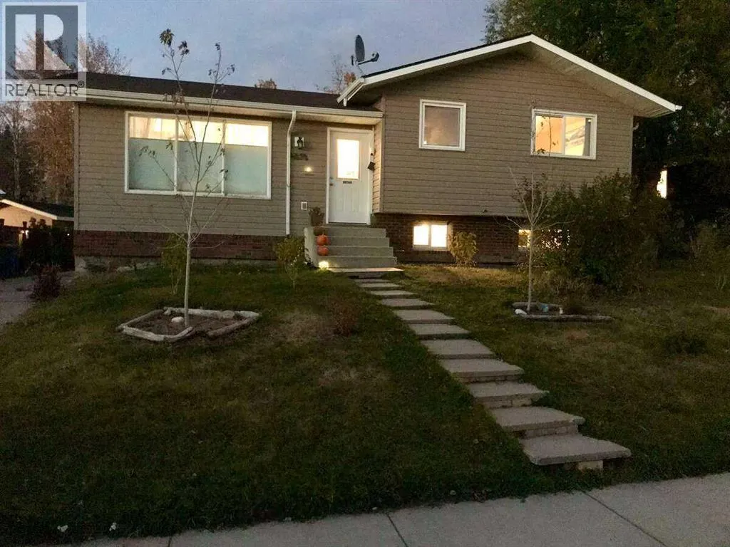 5232 38 Street Crescent