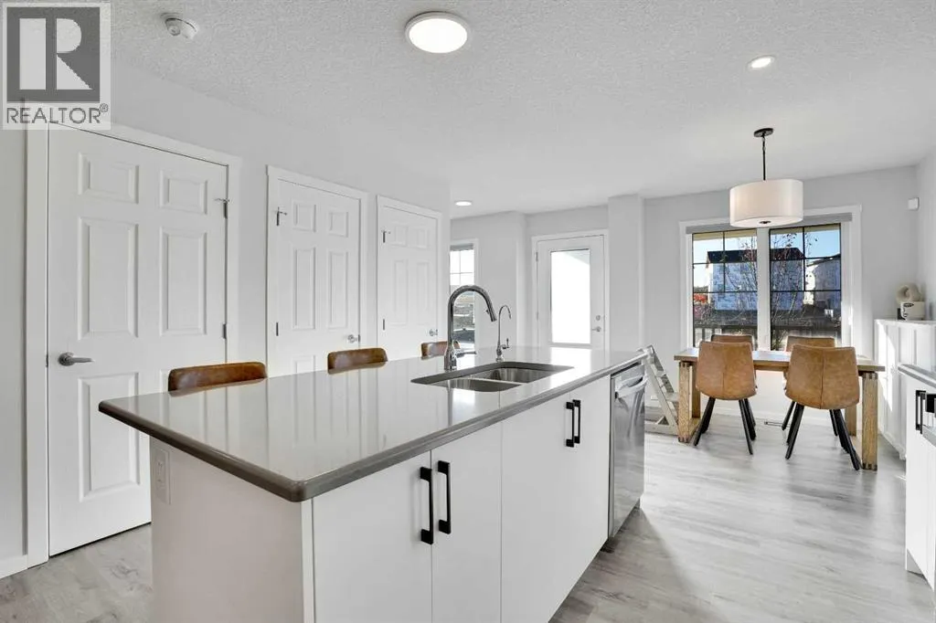 285 Yorkville Boulevard SW