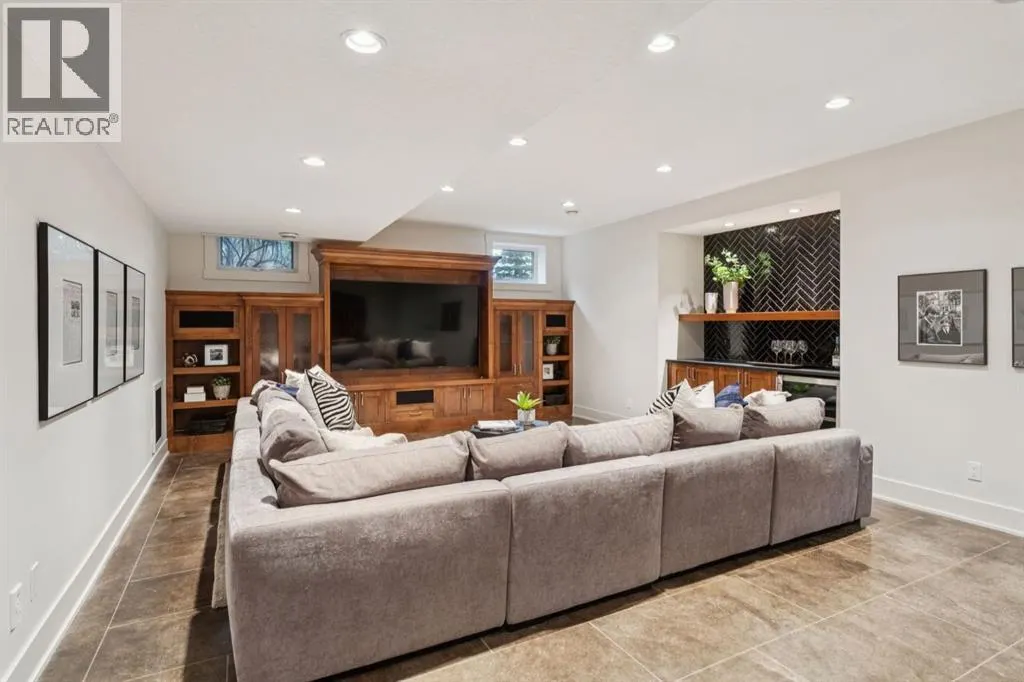 146 Waterside Court