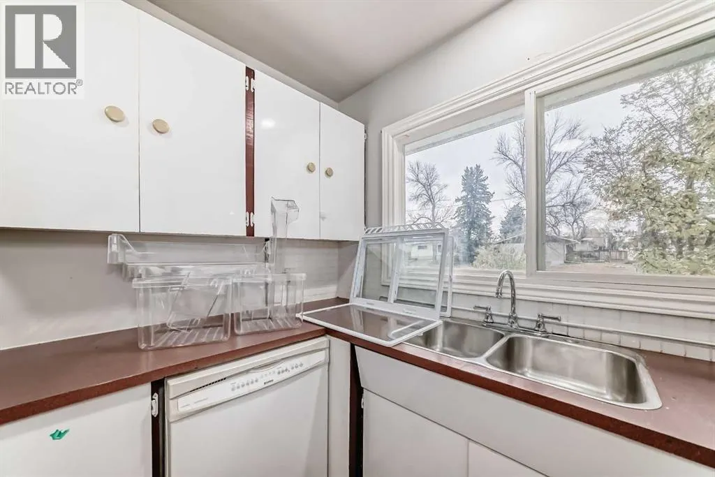 1403 19 Street NE