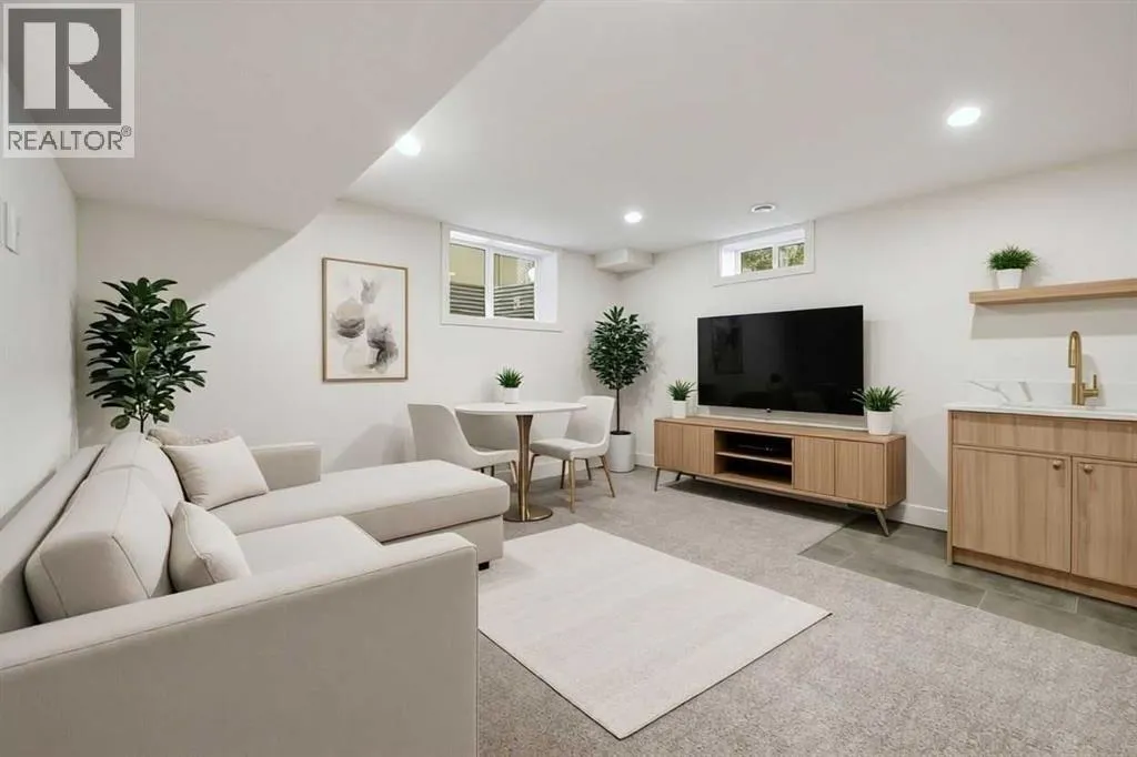 1016 Mapleglade Drive SE
