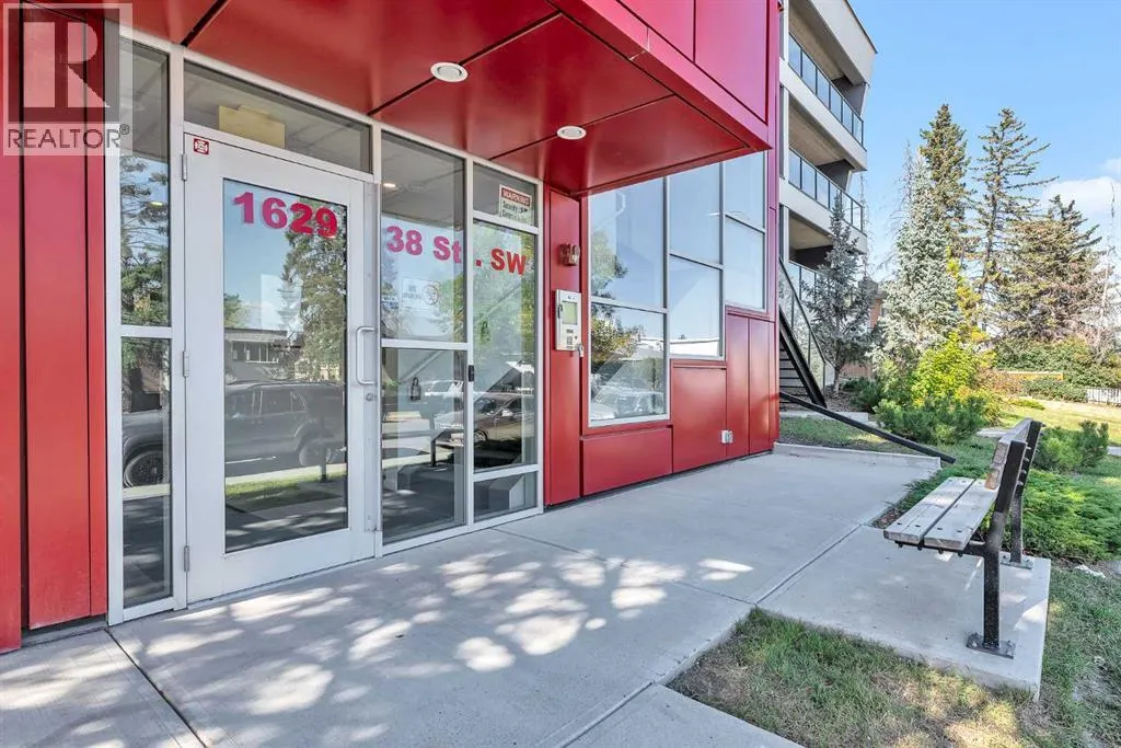 206, 1629 38 Street SW