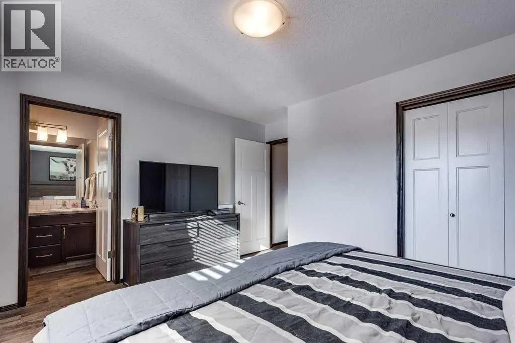 13 Adina Close