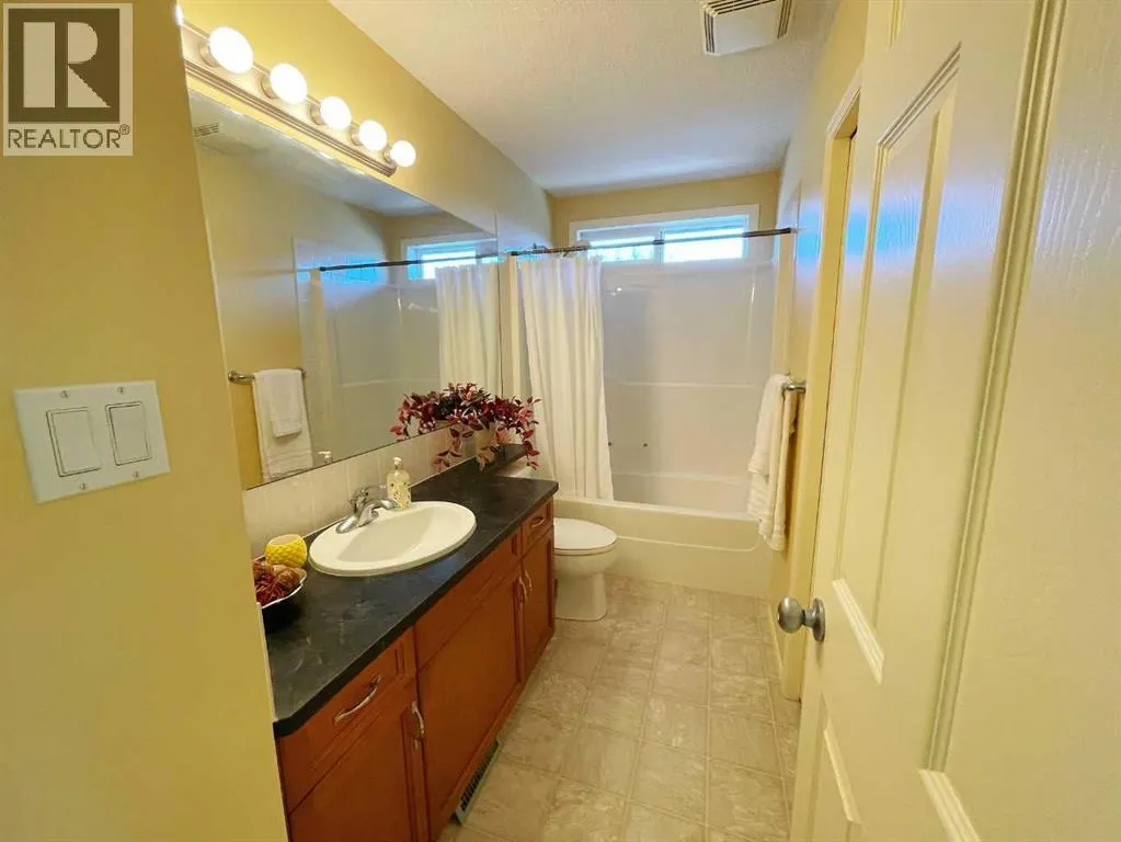 221 Coulee Creek Manor