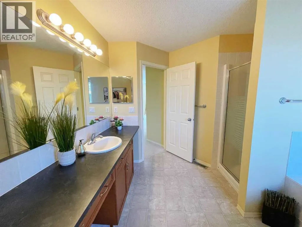 221 Coulee Creek Manor