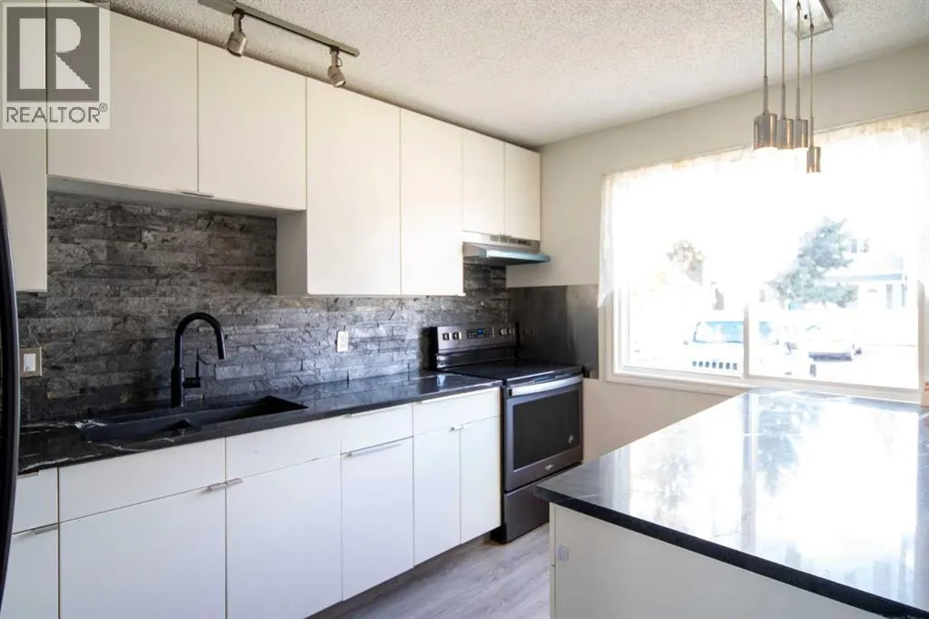 212 Georgian Villas NE