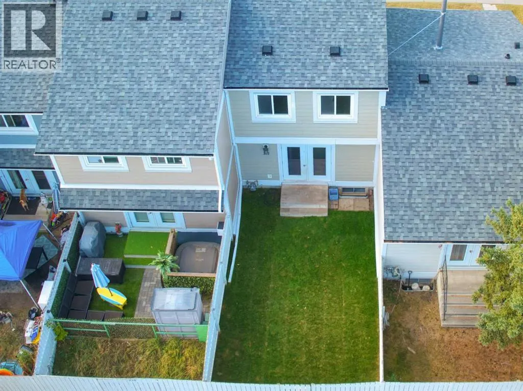 212 Georgian Villas NE