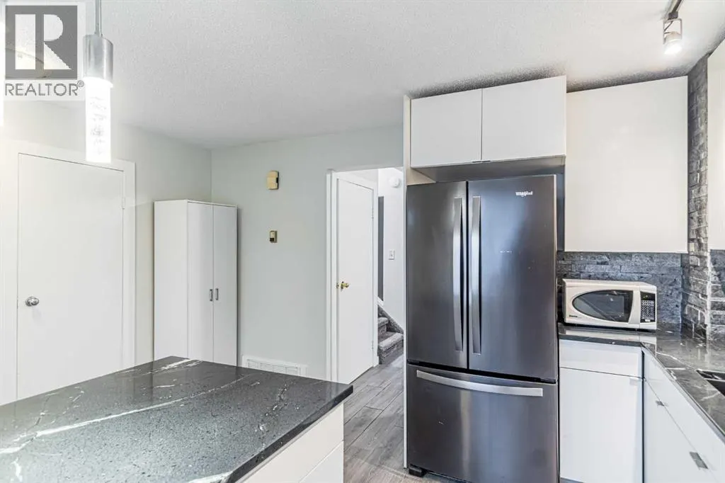 212 Georgian Villas NE