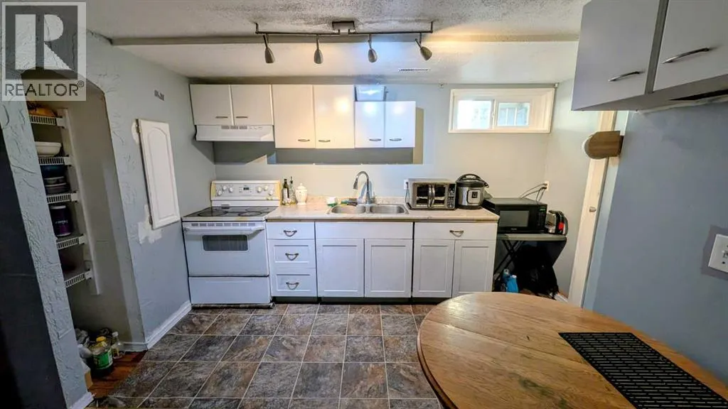 430 Pinehill Road NE