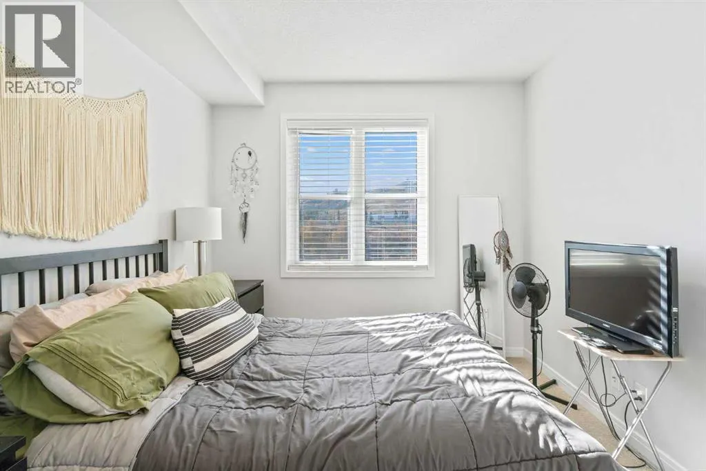 2204, 80 Greenbriar Place NW