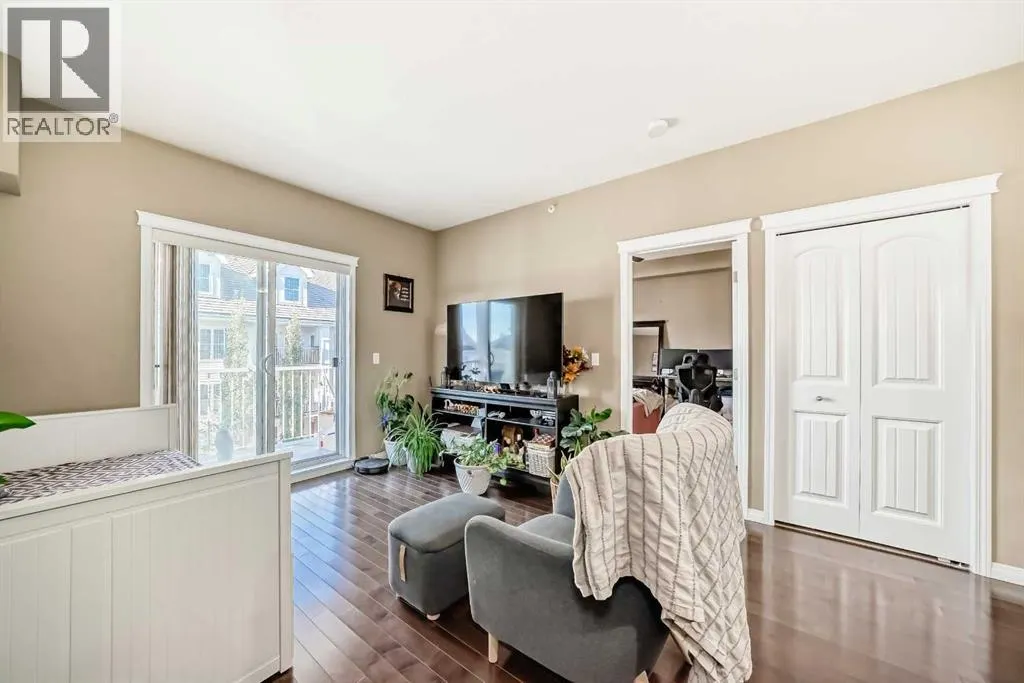 4404, 31 Country Village Manor NE