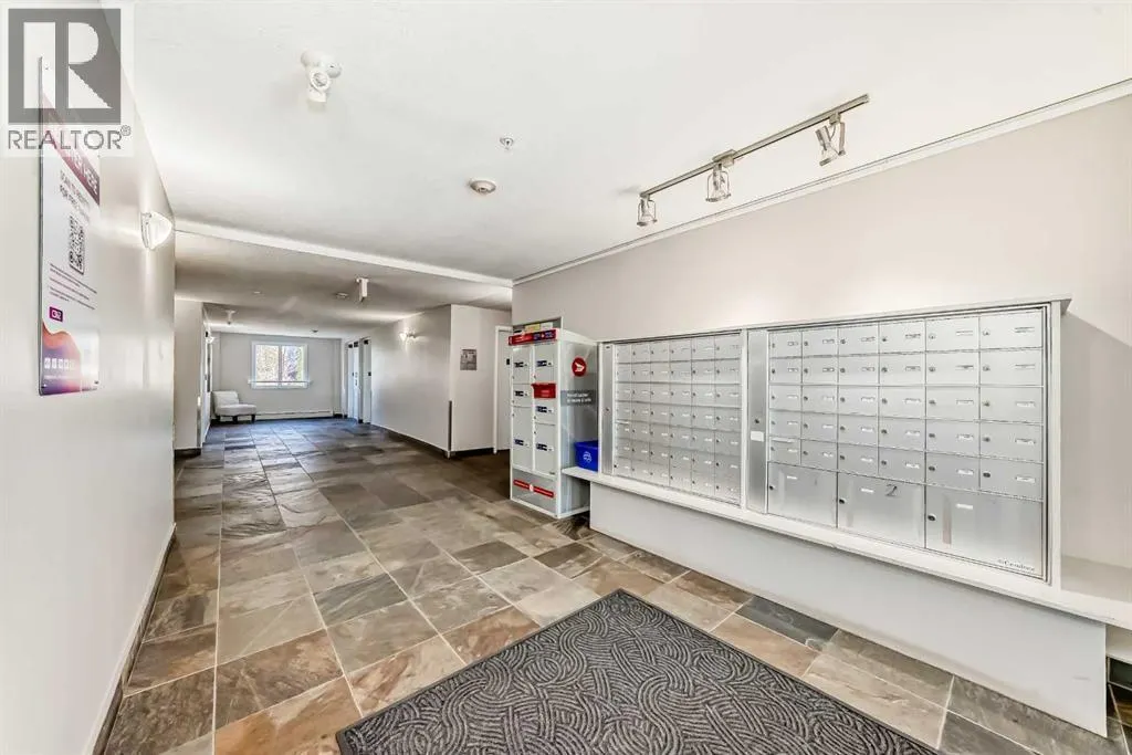 4404, 31 Country Village Manor NE