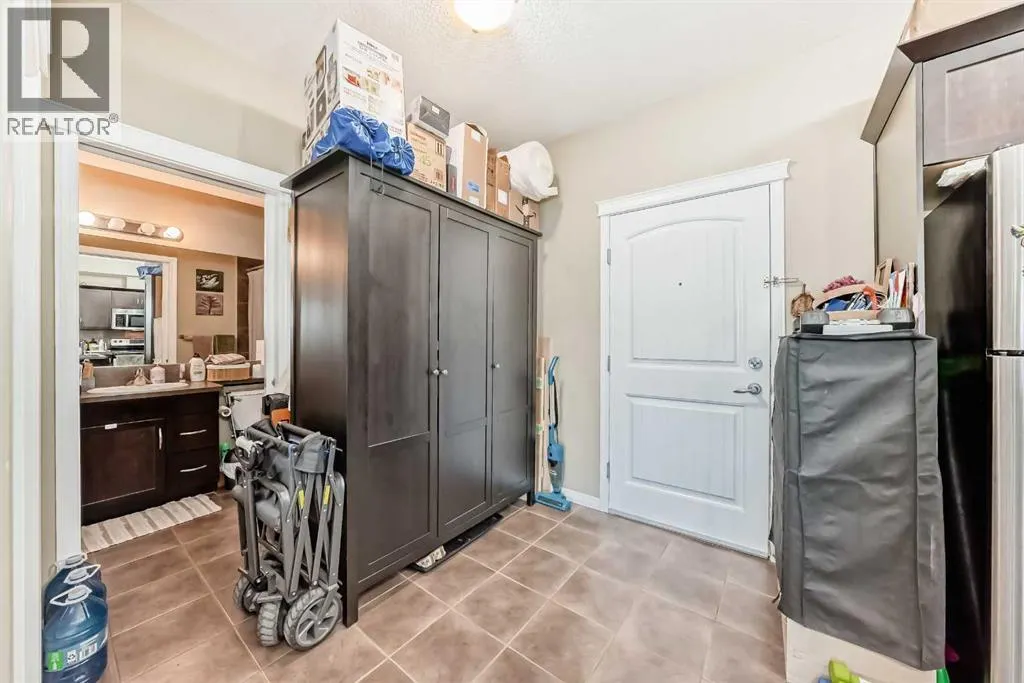 4404, 31 Country Village Manor NE