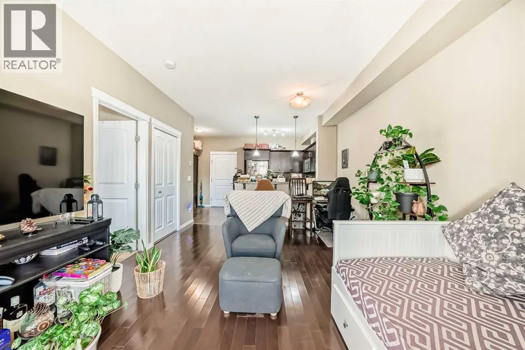 4404, 31 Country Village Manor NE