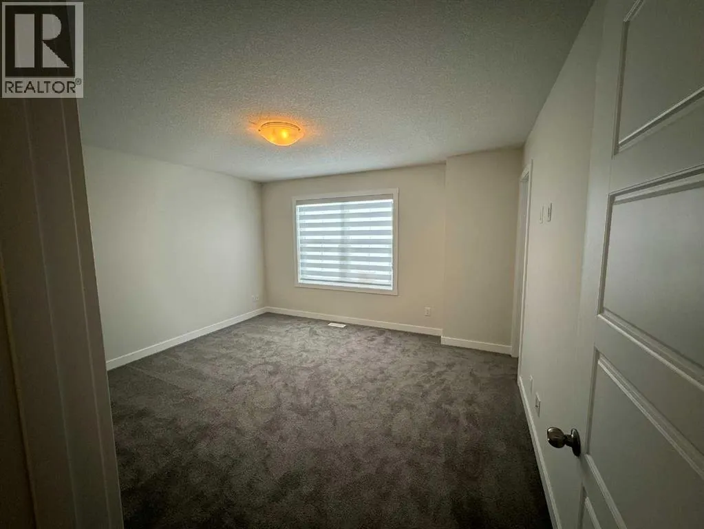 150 Edith Green NW