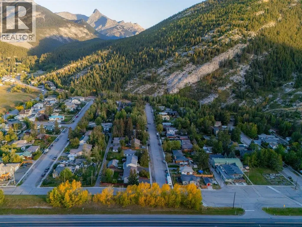 17 Exshaw Mountain Gateway