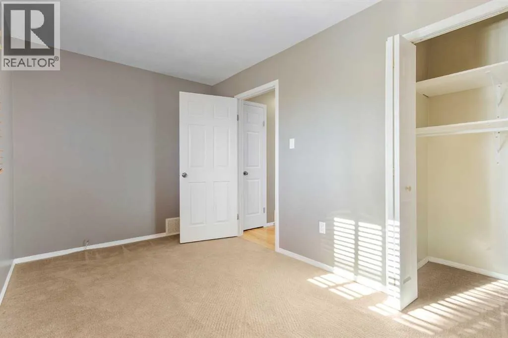 5105 21 Street Close