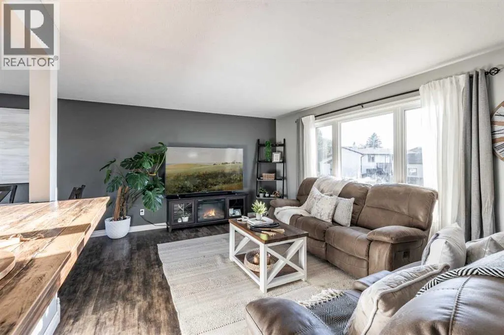 516 Sissons Crescent SE