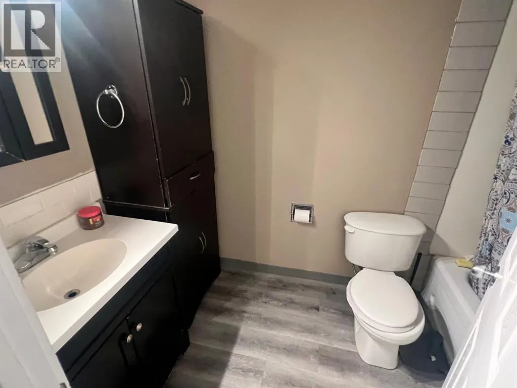 1114, 7201 Poplar Drive