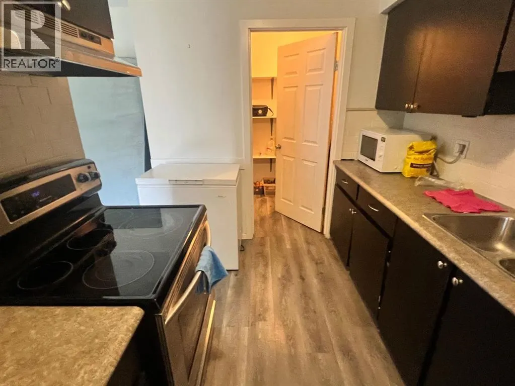 1114, 7201 Poplar Drive
