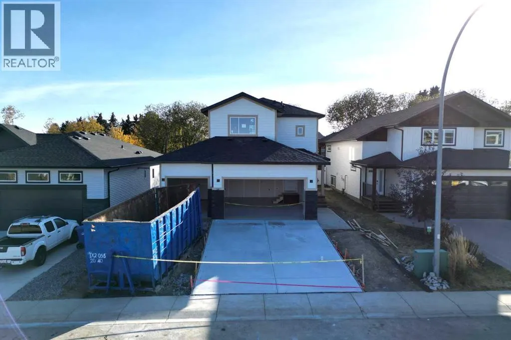 5821 Maple Cres
