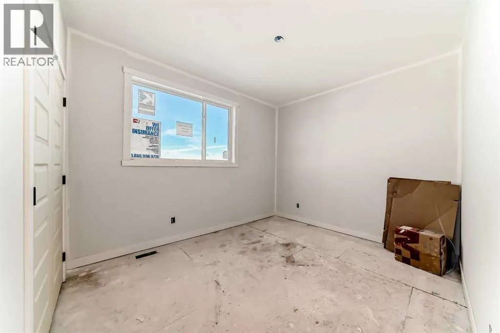 5821 Maple Cres