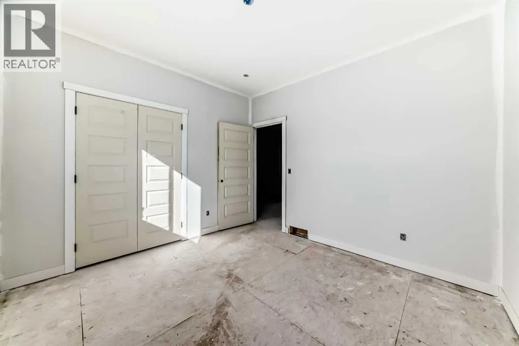 5821 Maple Cres