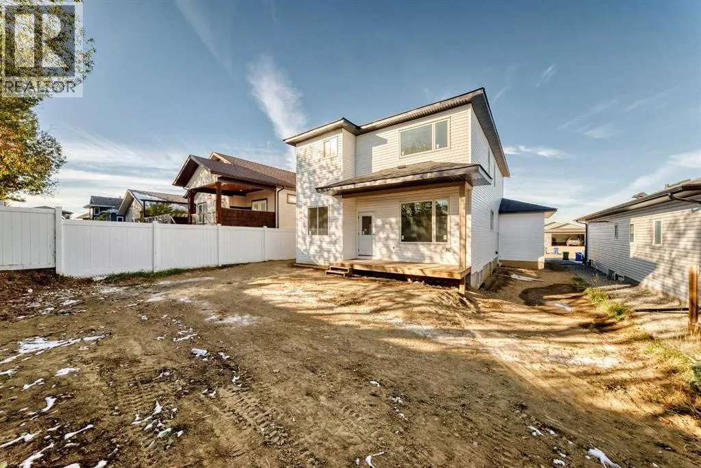 5821 Maple Cres