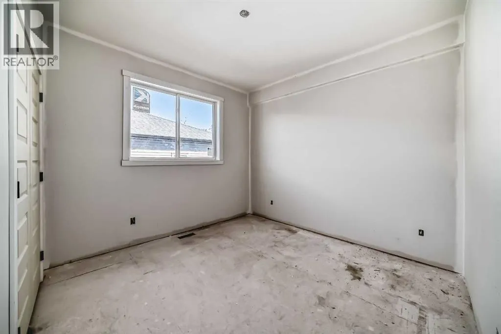 5821 Maple Cres